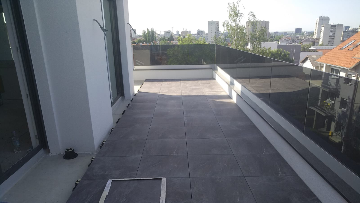 terrazza con pedestal