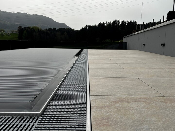 Die Stelzlager Pedestal Prime® bilden die Basis einer wunderschönen Dachterrasse in der Schweiz